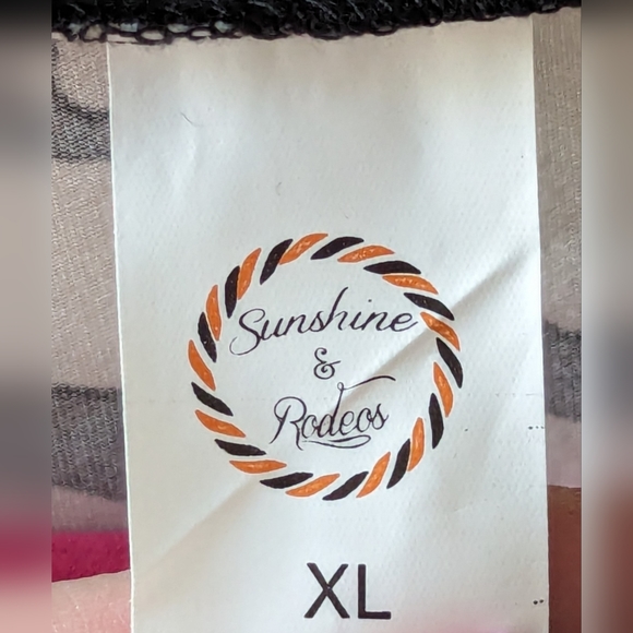 NWT Sunshine & Rodeo Cuffed Sleeve Bling & Leopard Color Block Tee - Picture 6 of 13